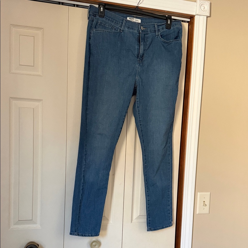 Signature by Levi Strauss Women's Blue Skinny Jeans